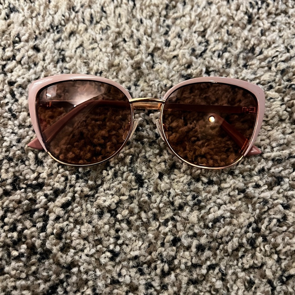 Cat eye sunglasses